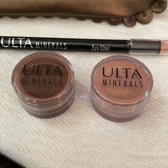 New! 10-piece make-up/brushes set with sharpener and zippered case - Picture 3 of 12